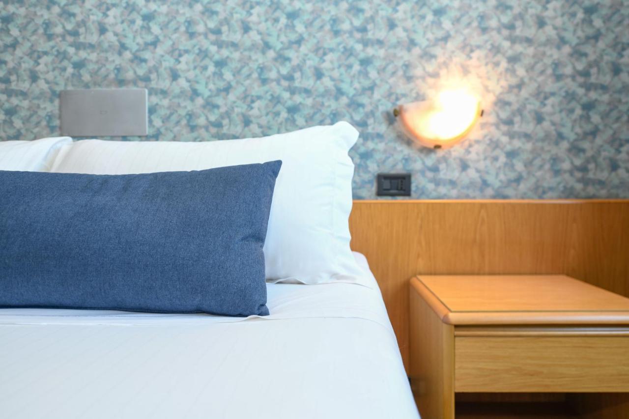 דסנזאנו דל גארדה Hotel Aurora מראה חיצוני תמונה